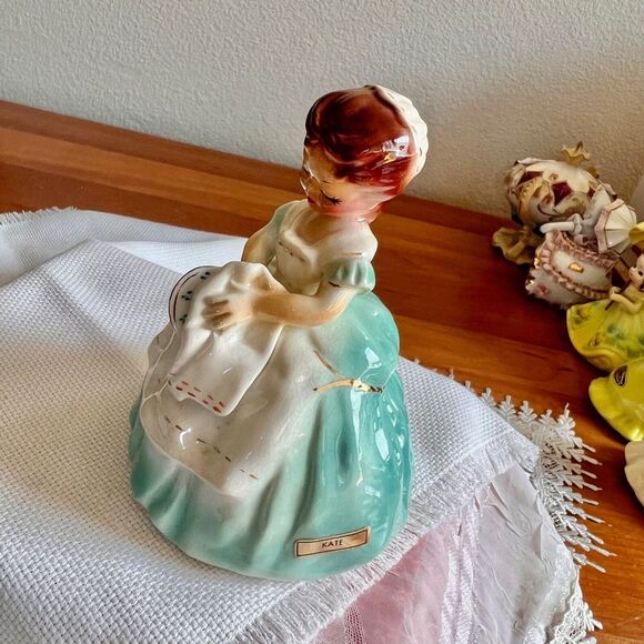 Josef Originals KATE from TOWN and COUNTRY Series, Vintage Figurines - Picture 3 of 10
